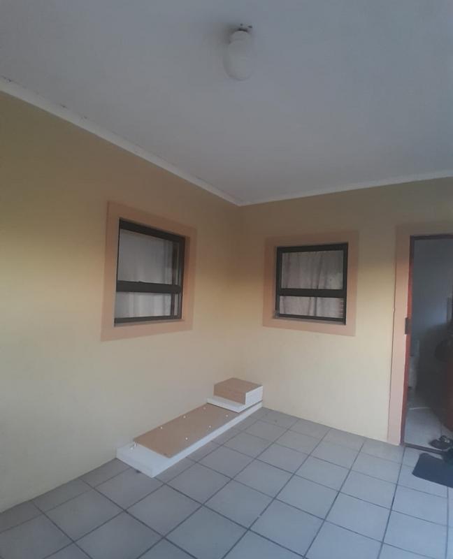 3 Bedroom Property for Sale in Zwelihle Western Cape